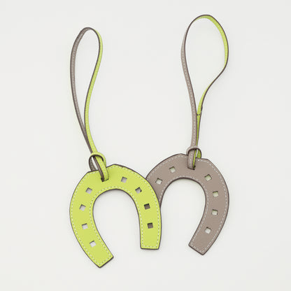 CH-05　HSM　チャーム　ピスタチオグリーン（※ 表裏色が異なる）