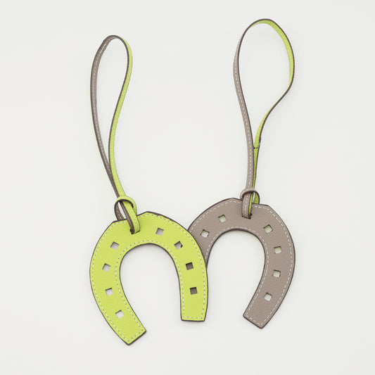 CH-05　HSM　チャーム　ピスタチオグリーン（※ 表裏色が異なる）