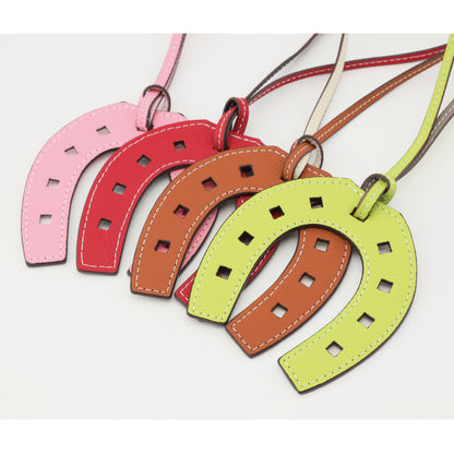 CH-05　HSM　チャーム　ピスタチオグリーン（※ 表裏色が異なる）