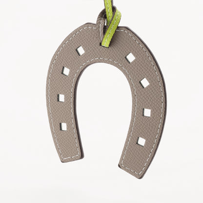 CH-05　HSM　チャーム　ピスタチオグリーン（※ 表裏色が異なる）